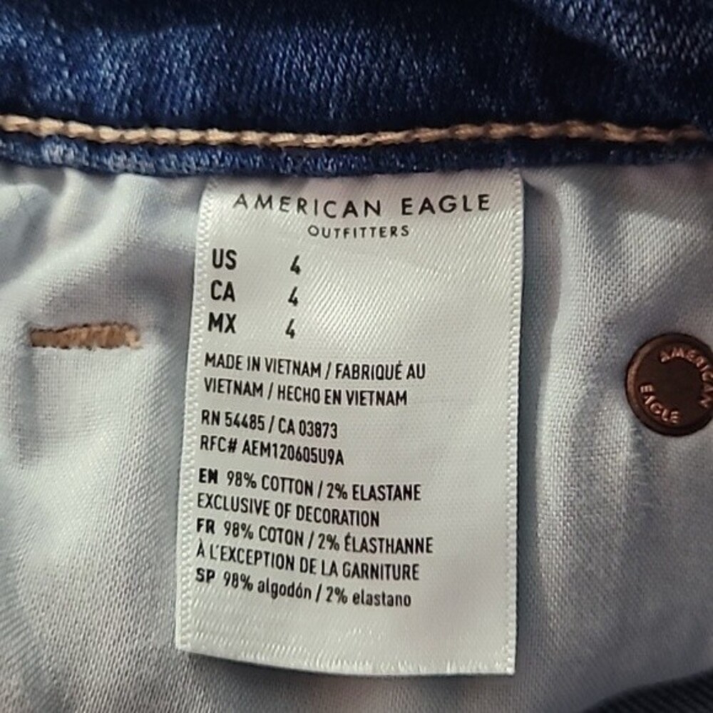 American Eagle Medium Wash High-Rise Shortie Super Stretch Jean Shorts. Size 4. - Picture 5 of 6